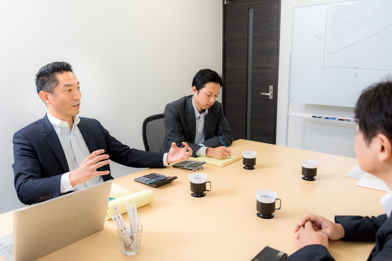 法人のお客様との打ち合わせ